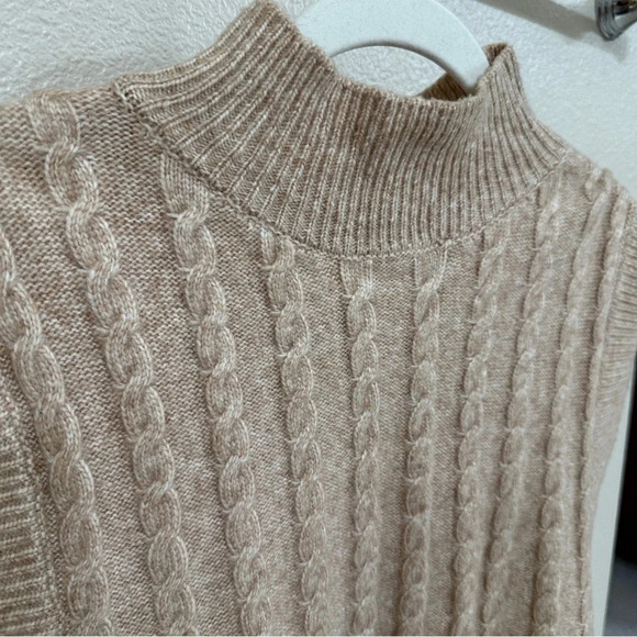 Cupcakes & Cashmere Champagne Vest - Picture 3 of 5